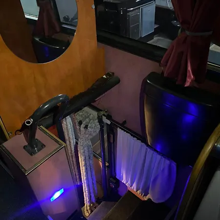 Bus Hotel On The Go *