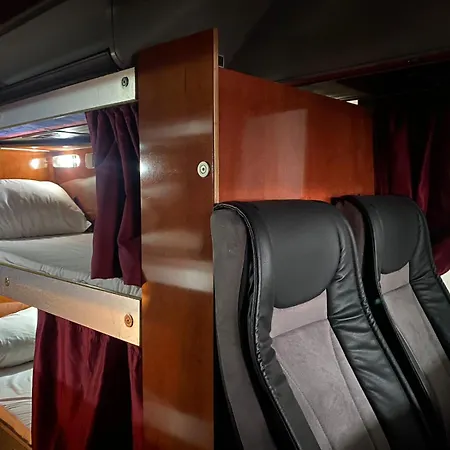Bus Hotel On The Go *