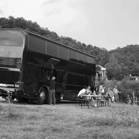 مكان تخييم Bus Hotel On The Go تيرانا