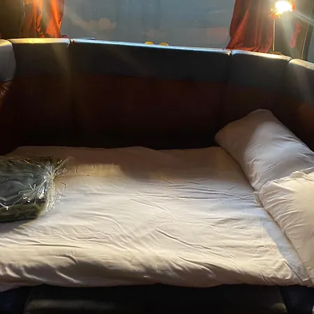 Bus Hotel On The Go *